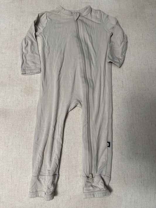 Kyte Baby GUC beige bamboo romper sleeper 6-12m 12 Months