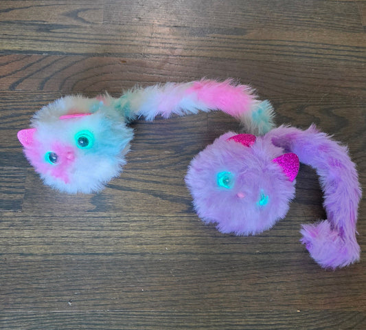 Pomsies interactive cats set of 2, wearable Eyes light up, talks, purrs Figures and Animals
