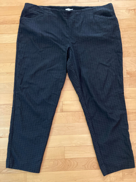 Van Heusen size 18 short, 18 petite elastic waist Dark grey checkered pin stripe two front pockets boot leg cut Women's 18