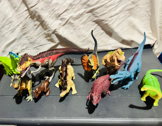 Miscellaneous Dinosaur figurines 10 total Figures and Animals