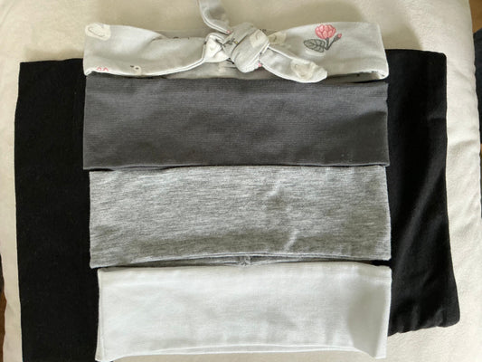H and M soft headbands girls 3-4 years 1 swan print, 2 black, 2 grey, 1 white, never worn 3T
