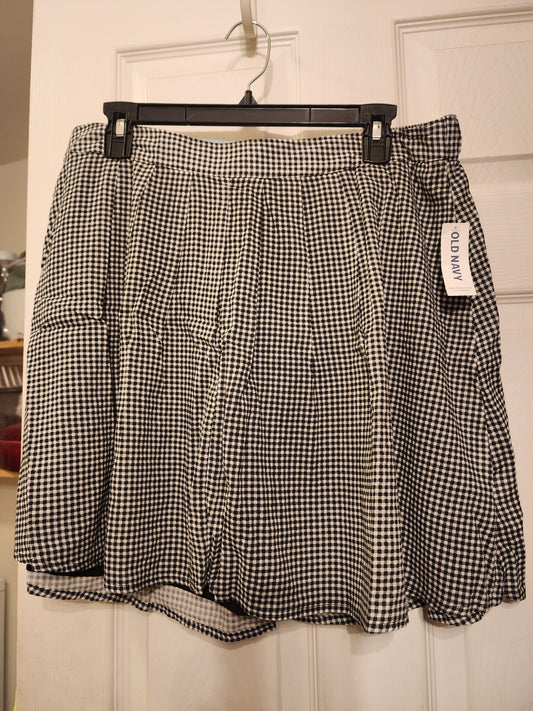 NEW w. Tags, Old Navy Black & White short skirt Women's - L