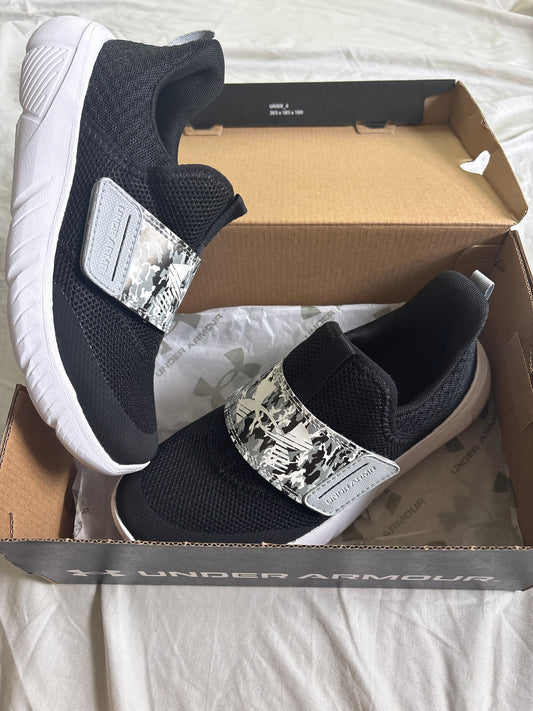 Under Armour, 3Y Sneakers New in box black, white, gray slip on shoes 3 (Big Kid)