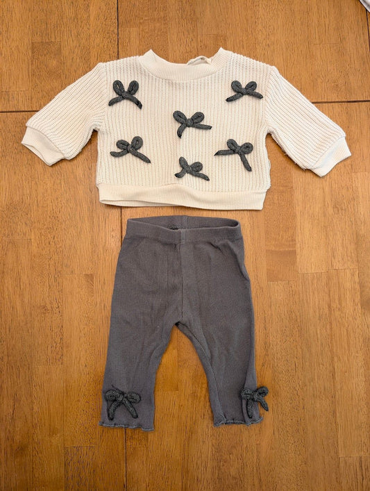 Snug, 0-3m, 2 pc set - cream knit sweater bows, gray ribbed pants with bows Newborn