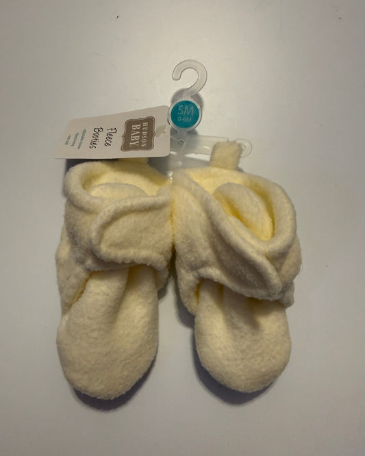 Hudson Baby NEW 0-6 Months Off-White Fleece Booties 1 (Infant Shoe)