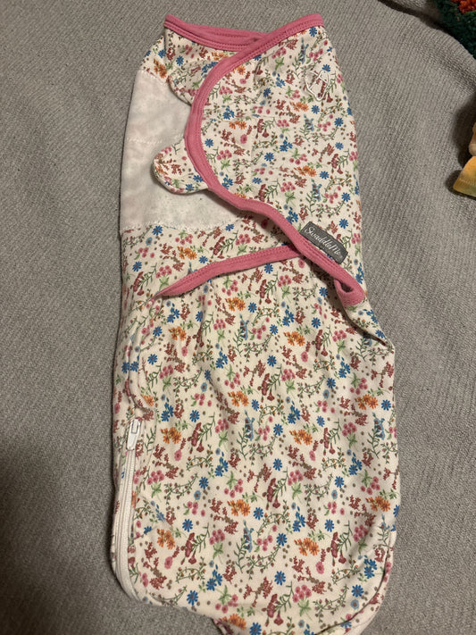 SwaddleMe Swaddle me Velcro and zipper swaddle small medium 3 Months