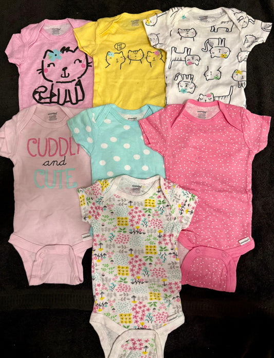 7 pack of onesies, 0-3 months 7 pack of onesies, 0-3 months 3 Months