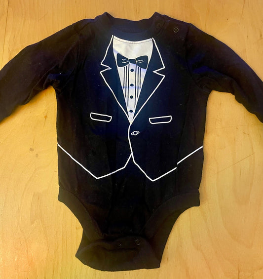 Old Navy Adorable tuxedo style long sleeve onesie 3 Months