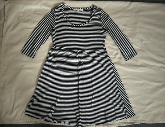 XXI women's S above the knee dress black and white horizontal stripes, 3/4 sleeves Women's - S