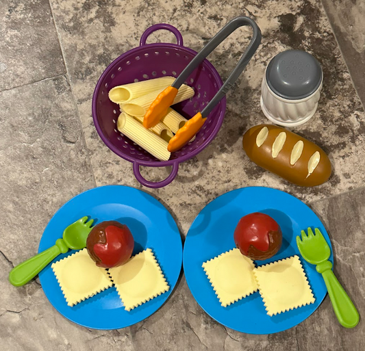 Learning Resources New Sprouts Pasta Time Set Complete Set-Colander/Ziti/Ravioli/Meatballs/Bread/Parmesan-Fun! Pretend Toy