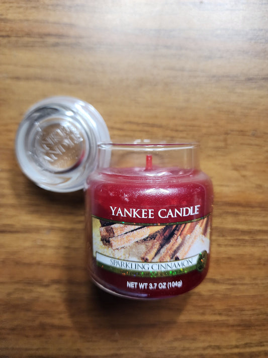 NEW - Yankee Candle Sparkling Cinnamon Decor