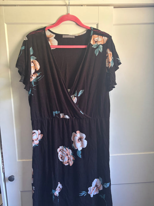 black dress with flowers  Women's - XXL