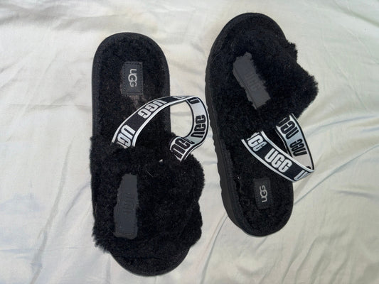 Ugg, 5y, Slippers Black, strap in back, great condition 5 (Big Kid)