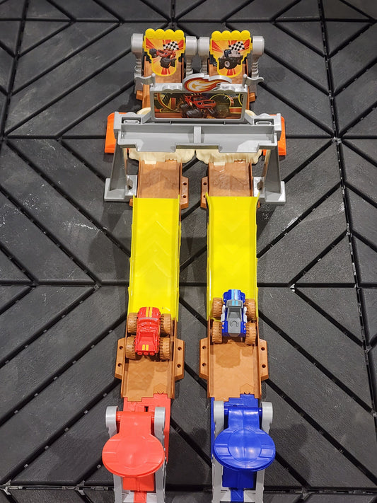 Fisher-Price, Blaze and the Monster Machines Racing Track Set w. Muddy Blaze & Crusher Playsets