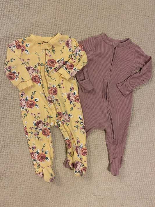 Old Navy, Chick Pea Set of 2 footed long sleeve cotton zippered onesies 3 Months