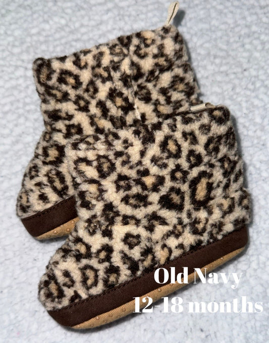 Old Navy cheetah print slipper boots size 12-18m Old Navy cheetah print slipper boots size 12-18m 0 (Infant Shoe)