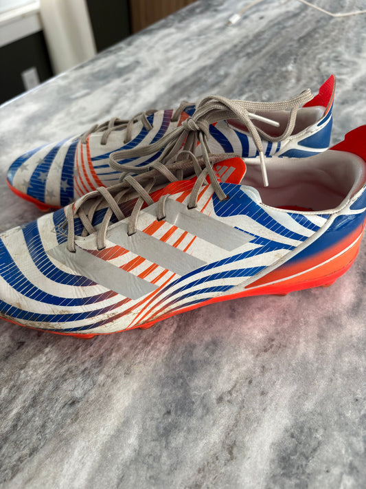Adidas Boys soccer cleats 4-1/2 (Big Kid)