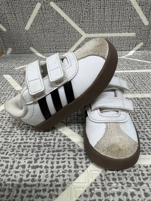 Adidas Sneakers size 6 toddler Adidas sneakers size 6 toddler 6 (Toddler)