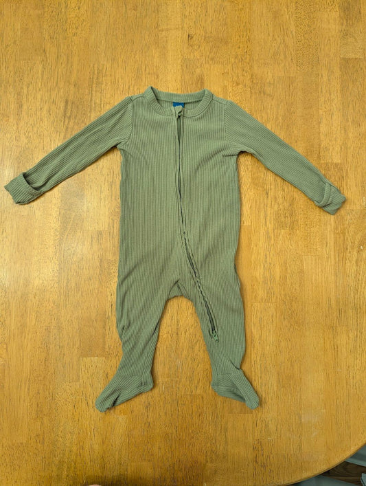 Old Navy, 6-9m, green ribbed long sleeve pjs Fold over hands, double zipper 6 Months