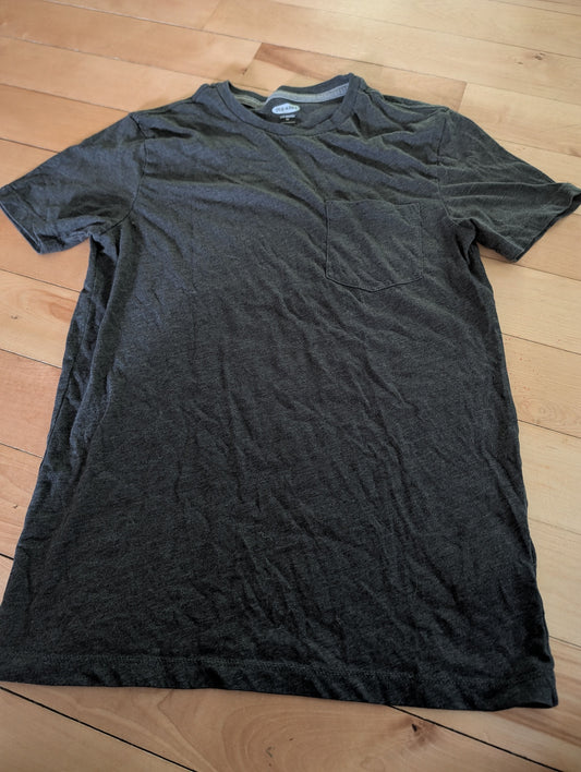 Old navy Adult small T-shirt 16
