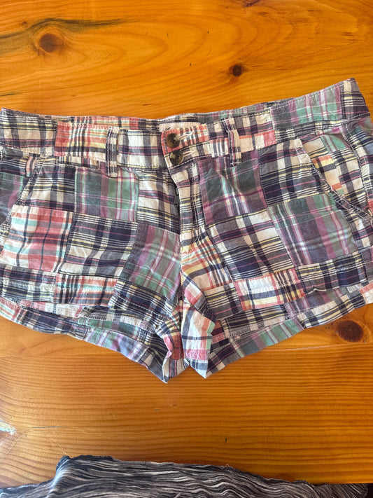 American eagle outfitters Plaid shorts with two buttond Women's 6