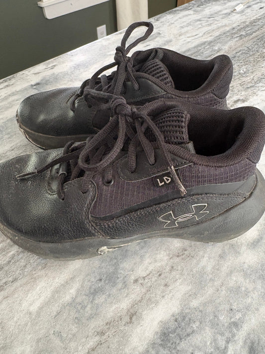 Under Armour Black leather under armour 2-1/2 (Big Kid)