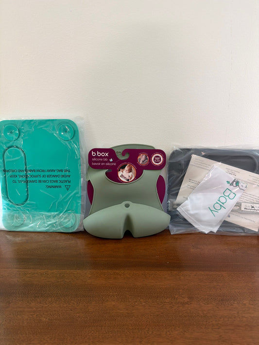 B.Box and Busy Baby All new: Silicoln bib and two eating mats