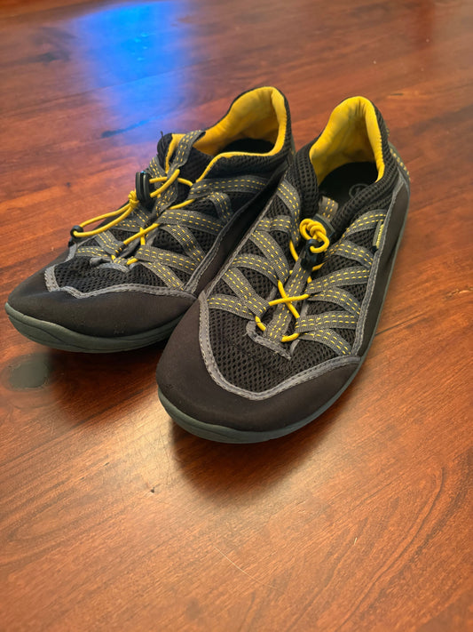 Northside water shoes Worn once, black gray and yellow, beach, boating, sports 11 (Adult)