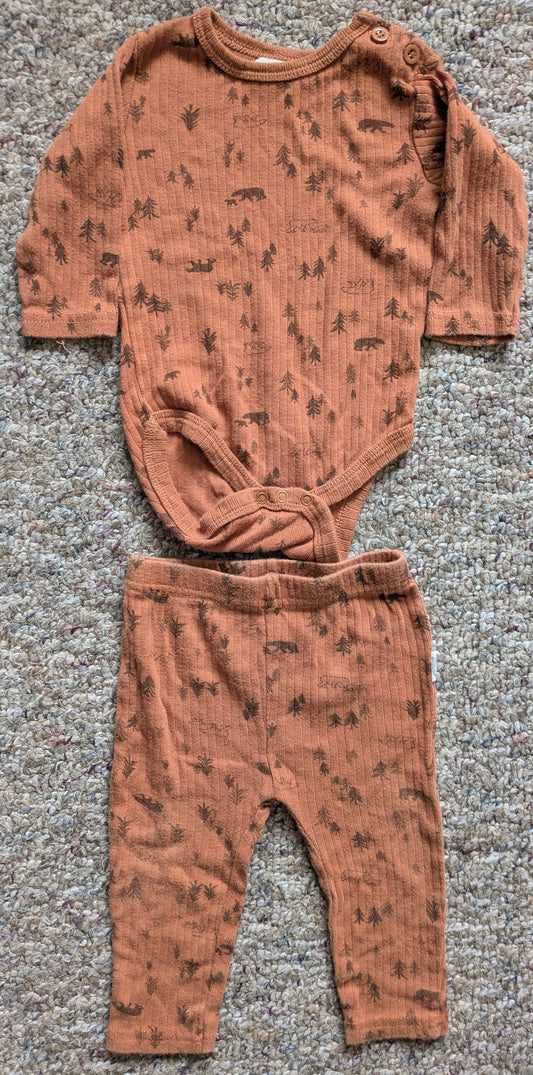 Rabbit + Bear: 6-9 months Rust colored ribbed set with bears & trees 6 Months
