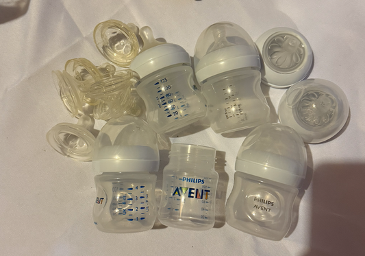 Philips Advent 5 Philips advent 4oz bottles, 2 tops, multiple nipples Feeding