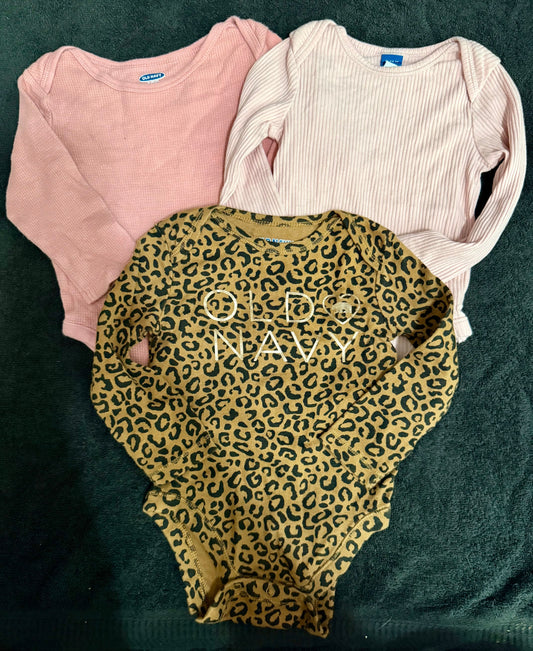 Old Navy pink cheetah 3 pack onesie bundle 6-12m Old Navy pink cheetah 3 pack onesie bundle 6-12m 6 Months