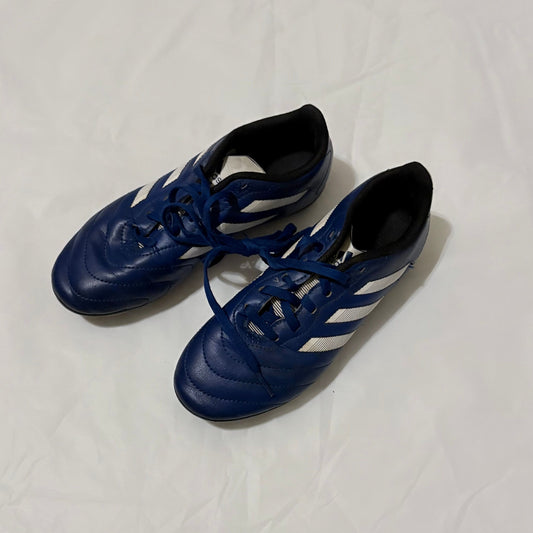Adidas boys girls soccer cleats royal blue with white stripes size 3.5 3-1/2 (Big Kid)