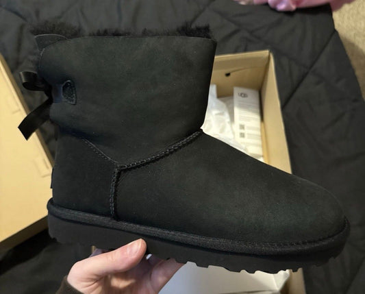 UGG BRAND NEW W Mini Bailey Bow II Boot UGG BRAND NEW W Mini Bailey Bow II Boot 7 (Adult)