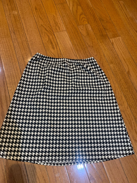 Market and Spruce Black and white houndstooth skirt, elastic waist. Never worn. Women's - M