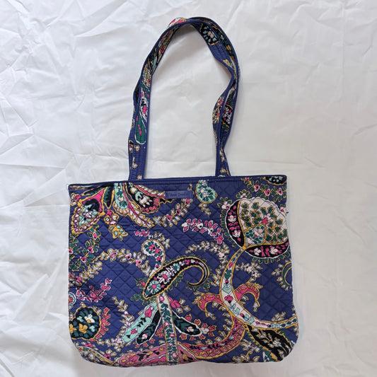 Vera Bradley tote bag with magnetic closure 3 small pockets inside, does not zip closed. Purse