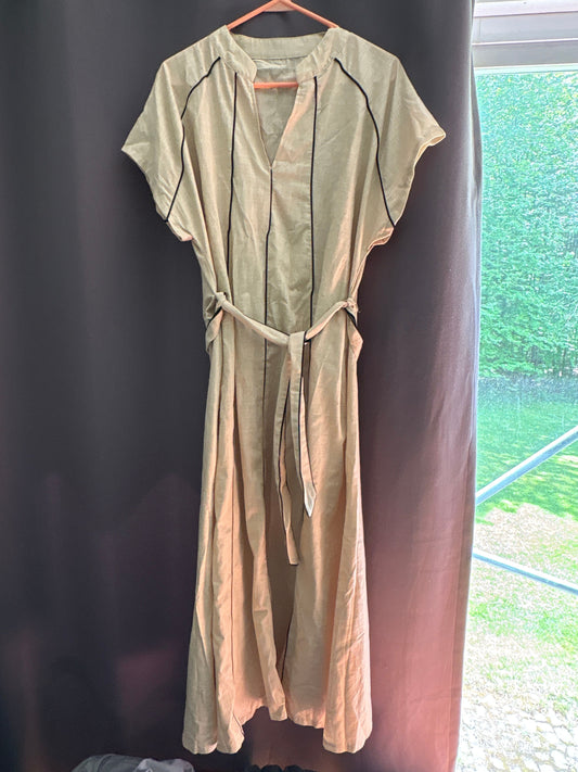 Beige dress with black strips Hits around ankles Women's 16