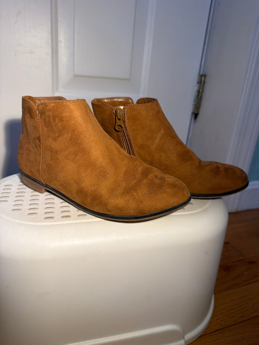 Cat and Jack Girls size 3 brown faux suede ankle bootie 3 (Big Kid)