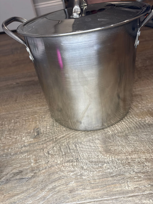 No brand Metal small pot with lid 7.5 inches tall Kitchen
