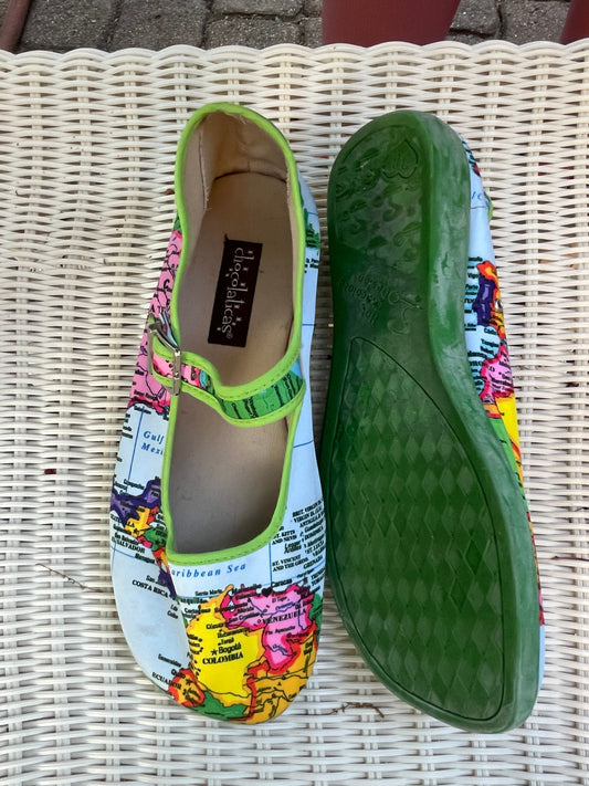 Chocolaticas Lightly used, world map design Mary janes 8 (Adult)