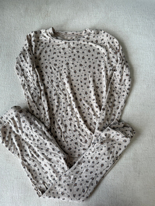 Modern moments GUC bamboo cheetah pj set 3T