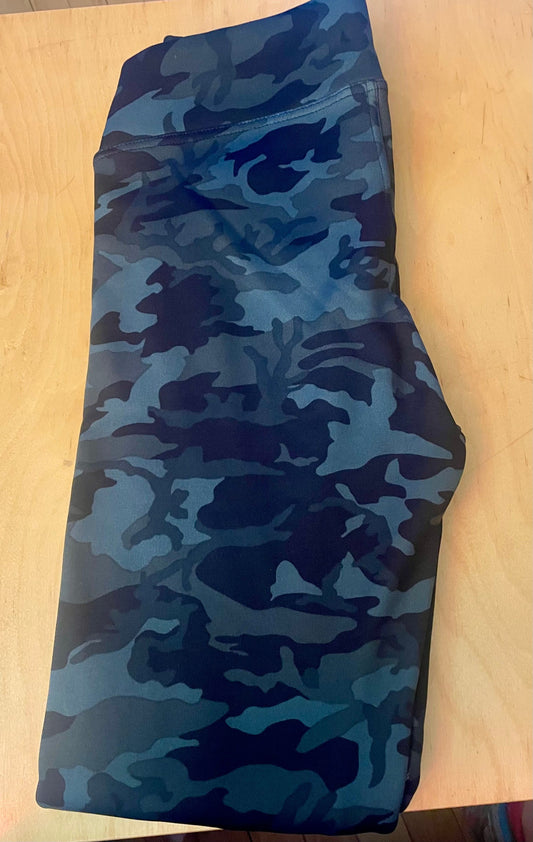 Unknown Brand Camo print fleece lined leggings size L/Xl Women's - L