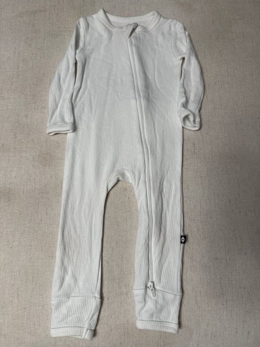 Kyte Baby GUC white ribbed bamboo romper sleeper 6-12m 12 Months
