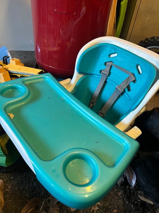 Booster seat Attaches to chair