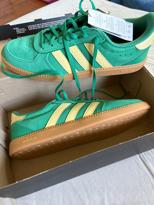 Adidas, 10W sneakers New in box, green suede, cloudfoam 10 (Adult)