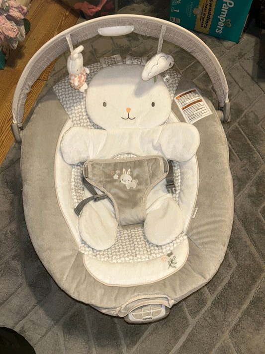 Ingenuity bouncer Gray, white, bunny Chair-Seat