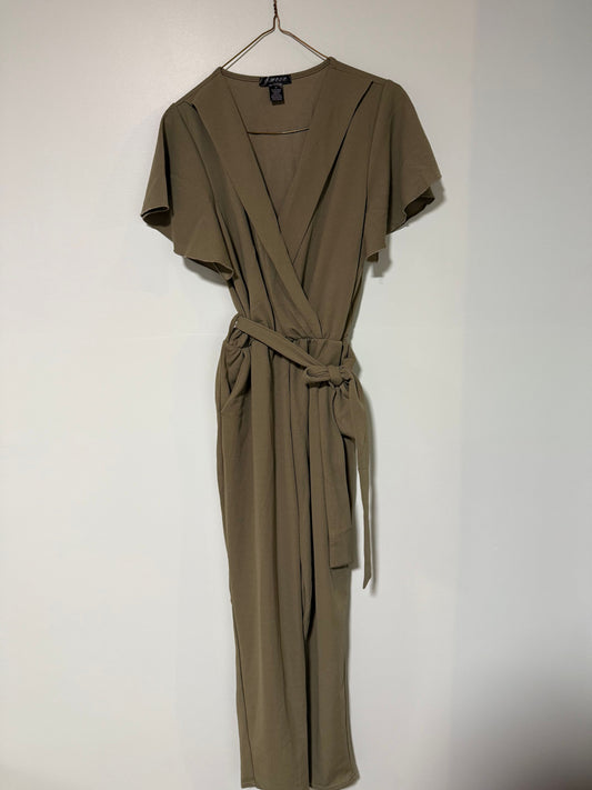 C Mode - Romper Green romper. Has pockets. Long pants Women's - M