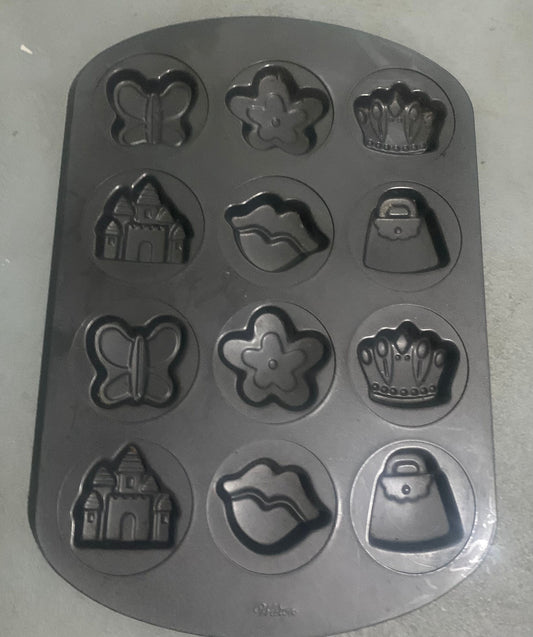 Wilton Princess, floral, butterfly press in cookie pan Kitchen