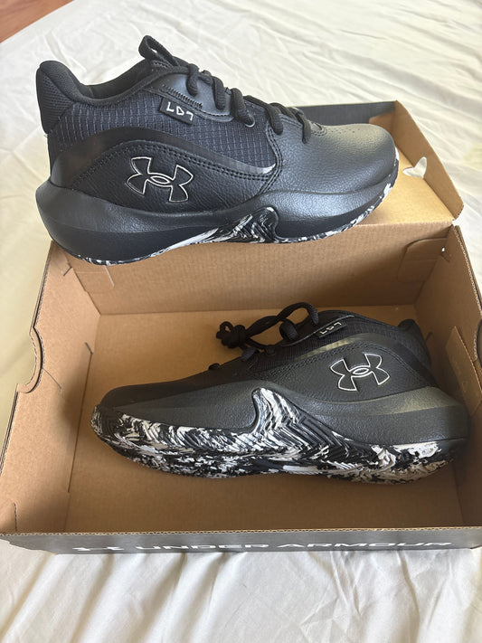 Under Armour, 2Y Sneakers Black Lockdown 7, brand new in box 2 (Big Kid)