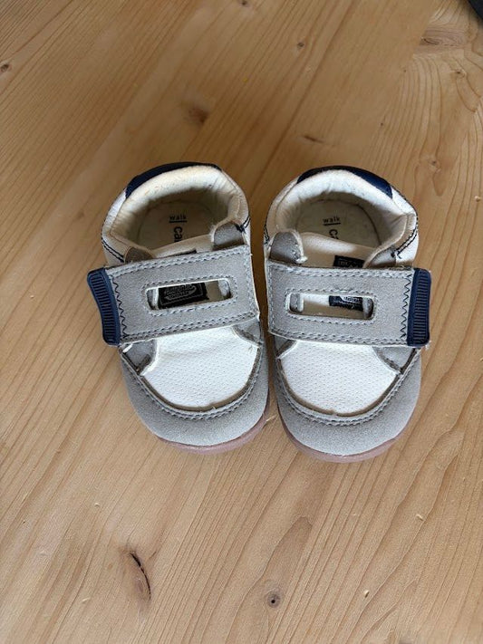 Carters, Size 5.5, Baby Shoes Stage 3 First Walker Baby Shoes 5-1/2 (Toddler)