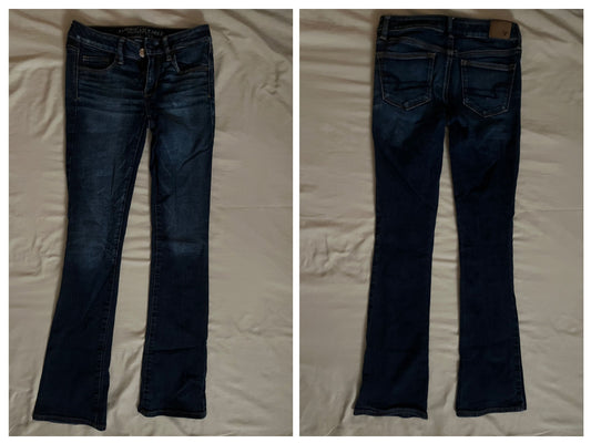 American Eagle Outfitters womens 29/30 waist jeans slim fit, straight leg, 5 pockets, medium blue Women's - M